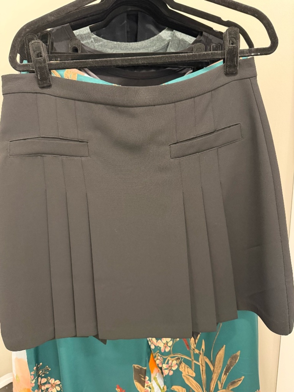 LOFT BLACK A-Line Pleated Mini Skirt